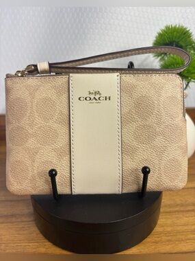 Coach Chalk Corner Zip Wristlet | NWT